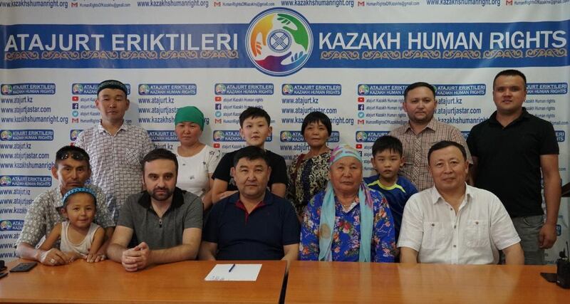 阿塔珠尔特志愿者组织致力帮助新疆少数民族。(志愿者提供/记者乔龙)