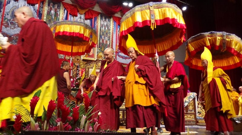 2019年藏传佛教格鲁祈愿大法会2号在台北登场,三位格鲁派仁波切同台祈福。(记者夏小华摄)