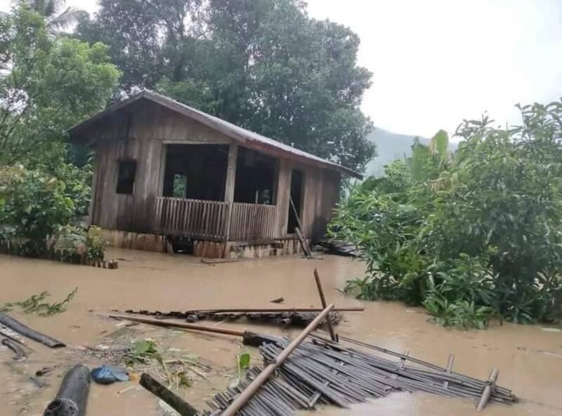 ချင်းပြည်နယ်၊ ပလက်ဝမြို့နယ်တွင် ရေကြီးရေလျှံမှု ဖြစ်ပေါ်နေသည်ကို ၂၀၂၄ ခုနှစ်၊ သြဂုတ်လ ၂၃ ရက်နေ့တွင် တွေ့ရစဉ်။ (Citizen Photo)