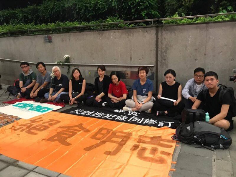 香港二十多名艺文界、教育界等发起绝食。（在台港人钟慧沁提供）