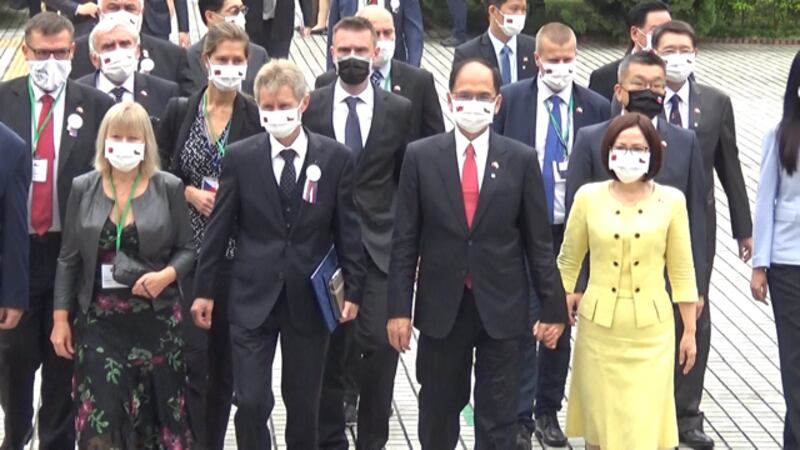 捷克议长维特齐受到台湾立法院长游锡堃邀请在立法院演讲,受颁一等奖章表彰他不畏强权,在国际社会支持台湾。(记者夏小华摄)