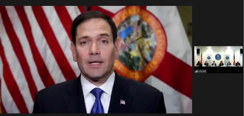 长期关注中国人权问题的共和党参议员卢比奥(Marco Rubio)在会议上。(视频截图)