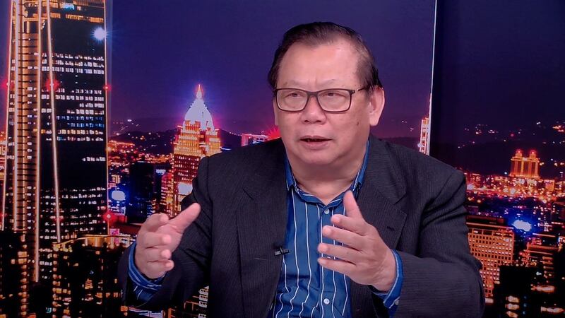 台军退役政战上校黄澎孝与习近平同年纪。他说,有生之年看不到中国攻打台湾。(截图自节目)