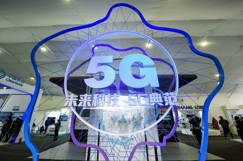 大陆传媒形容中国进入5G商用元年。图为杭州5G创新园展示的5G部分商用领域。(资料图/法新社)