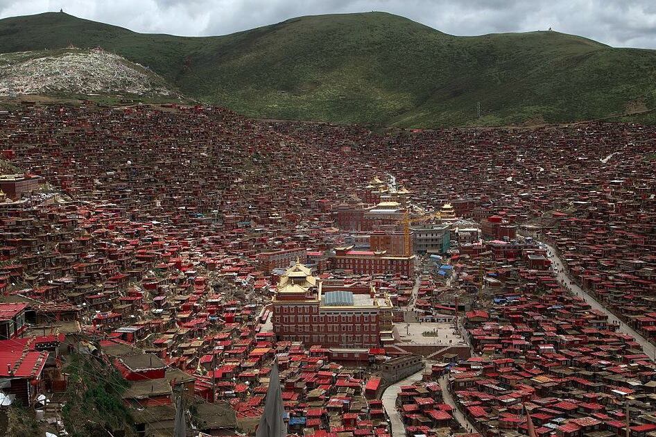 China expels 1,000 monks and nuns from Larung Gar Buddhist Academy