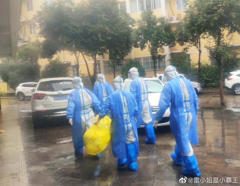 中国防疫政策放松后,民众担心疫情大爆发。(网络截图/古亭提供)