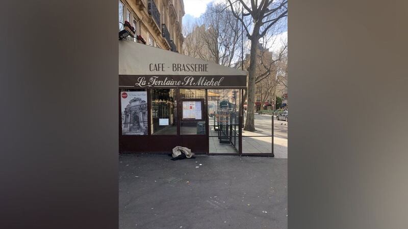 法国自15日凌晨起，无限期关闭包括咖啡厅、餐厅、电影院和迪斯可舞厅等所有非民生必需的商店。（蔡凌摄）