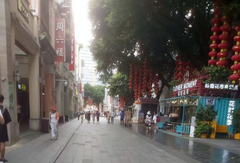广州上下九路步行街闻名中外,近期前来消费的民众却明显减少。(廖剑豪独家提供,拍摄日期不详)