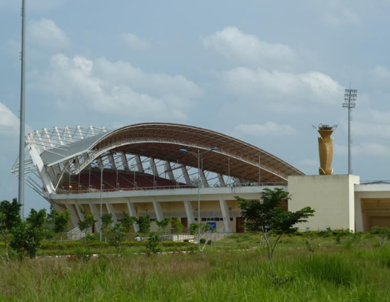 2012年时杂草丛生的老挝国家体育馆(Google Map截图)