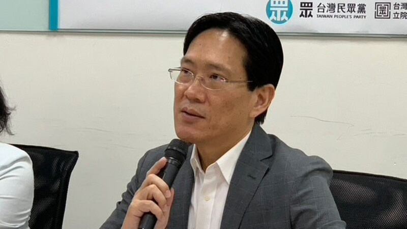 台湾民众党立委张其禄提出只有修法才能完善机制。(记者 黄春梅摄)