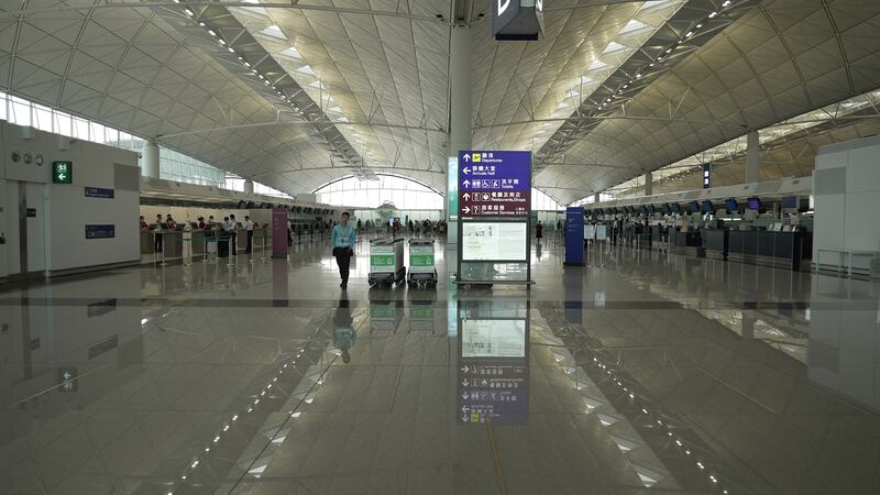 記者到一號客運大樓B, C區觀察，大部份東盟國家都在這裡 Checkin，但是目測開的櫃位及排隊的人都不多。（衛斯攝）