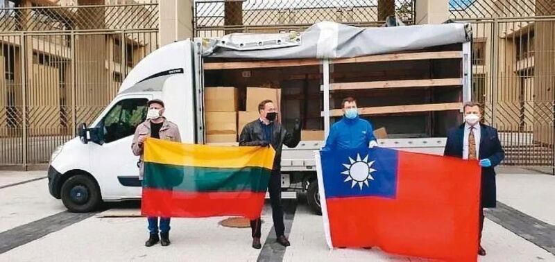 去年台湾爆发新冠疫情、疫苗短缺时，立陶宛陆续捐赠20多万剂疫苗给台湾。（Gintaras Steponavičius脸书）