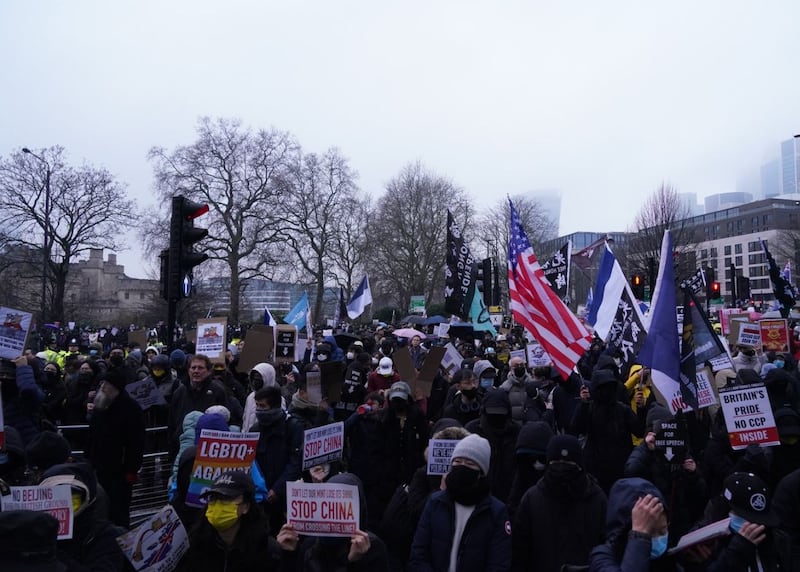 在英港人等团体号召再次走上街头,抗议中国“超级大使馆”计划。