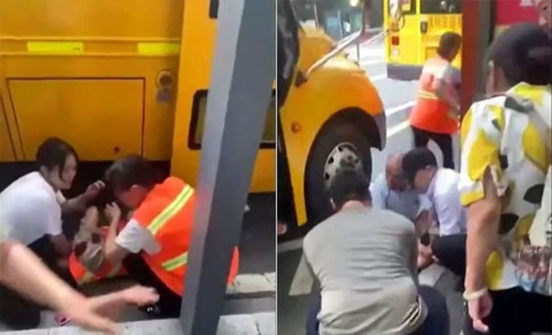 2024年6月24日下午,苏州日本人学校的校车载着放学回家的孩子抵达站台时遭到一名中国男子袭击。他手持看似刀具的利器进行袭击,造成一对日本母子(右)和一名中国籍校车乘务员受伤(左)。(路透社视频截图)