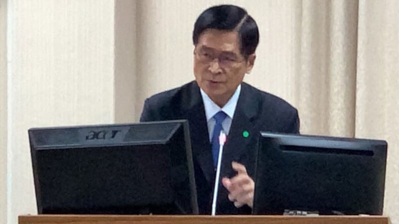 国防部长严德发22日在立法院答询美方对台军售。（记者夏小华摄）
