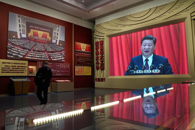 中国共产党历史展览馆里,习近平的影像在大屏幕上显示。(美联社)