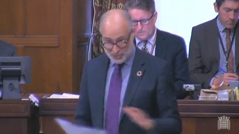 法比安·汉密尔顿在会上敦促英国政府,制裁侵犯香港人权的中港官员。(推特截图)