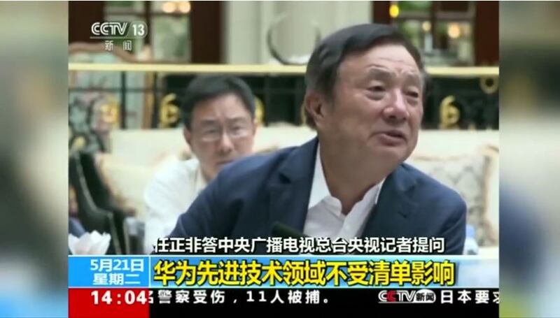 2019年5月21日,任正非高调接受中国中央电视台记者采访,指其5G网络绝不会受到影响,低估华为的力量。(视频截图/路透社)