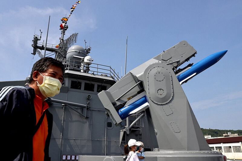 2021 年 10 月 9 日在台湾高雄举行的国庆庆典上，展示RIM-66防空导弹。（路透社）