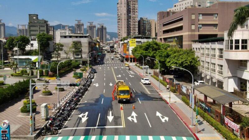 台湾爆发疫情,全台升级为三级警戒,街道不见人车,宛如空城。(法新社)