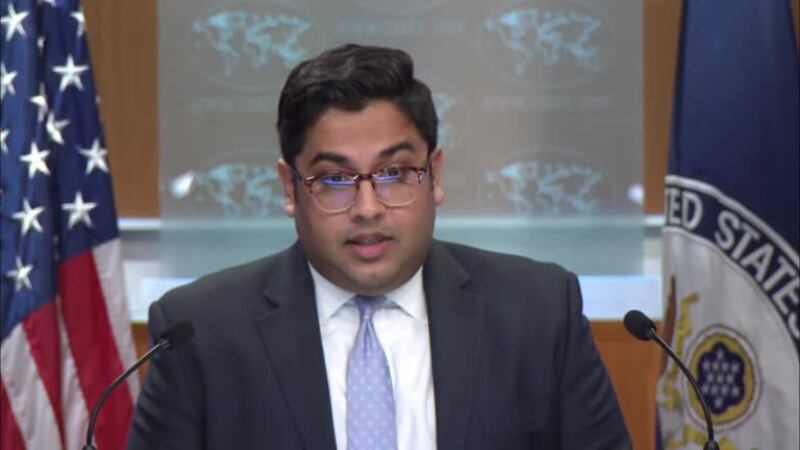 2024年3月19日。美国国务院发言人巴特尔(Vedant Patel)在例行记者会。(路透社视频截图)