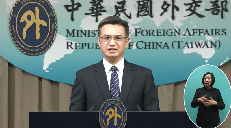 2023年3月5日,台湾的外交部发言人刘永健在例行记者会。(台湾的外交部直播截图)