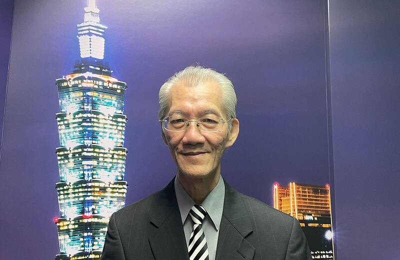 台大政治系名誉教授明居正表示,新出台的-31条-只能视为让民营企业家在打压中,提供喘息空间的机会。(陈子非摄)