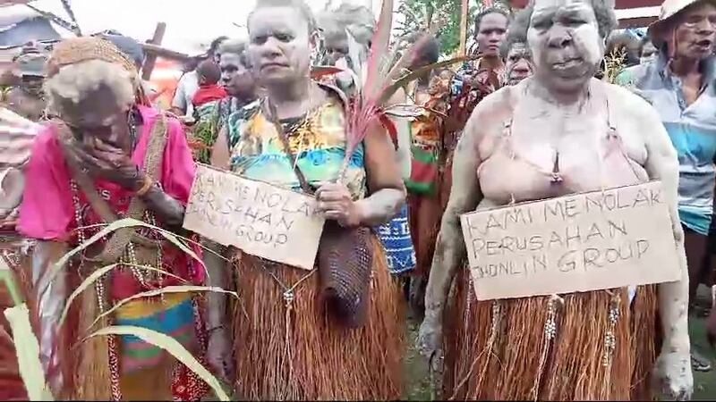 protest grab 1 (1).jpg