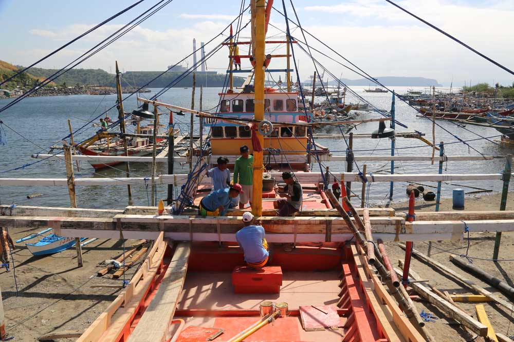 A crew preparing their ship for the sea, solid timber and rope setting sail into the most contested waters in the world. Photo: RFA